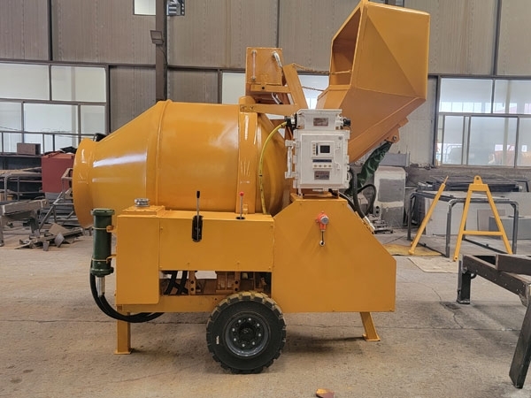 礦用濕噴臺(tái)車(chē)，礦用混凝土泵，礦用攪拌機(jī)發(fā)貨
